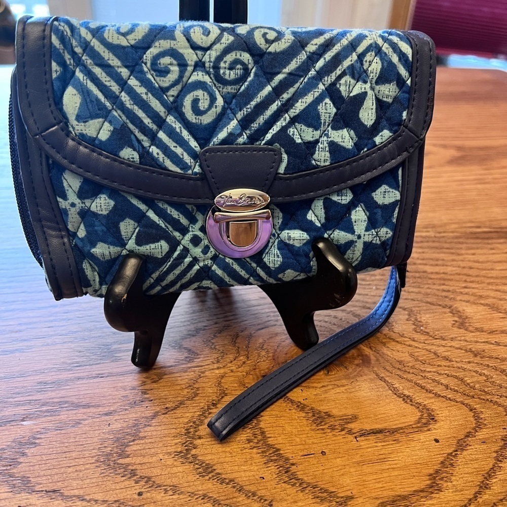 Vera Bradley's ULTIMATE WRISTLET in CUBAN TILES...